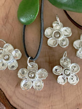 Load image into Gallery viewer, Watercast Flower Necklace