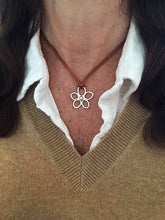 Load image into Gallery viewer, 5 Petal Flower Necklace
