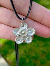 Load image into Gallery viewer, Watercast Flower Necklace