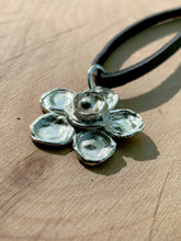Load image into Gallery viewer, Watercast Flower Necklace